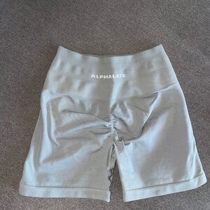 Alphalete amplify shorts utility grey